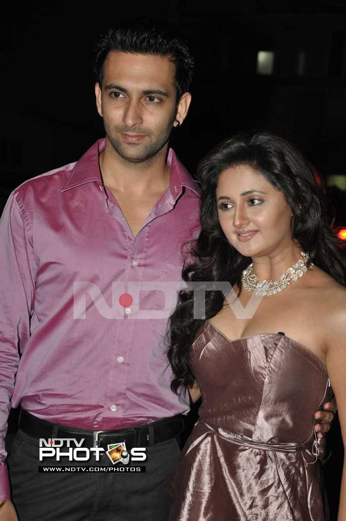 They may be enemies onscreen, but Nandish Sandhu and Rashmi Desai are a happy married couple off screen.