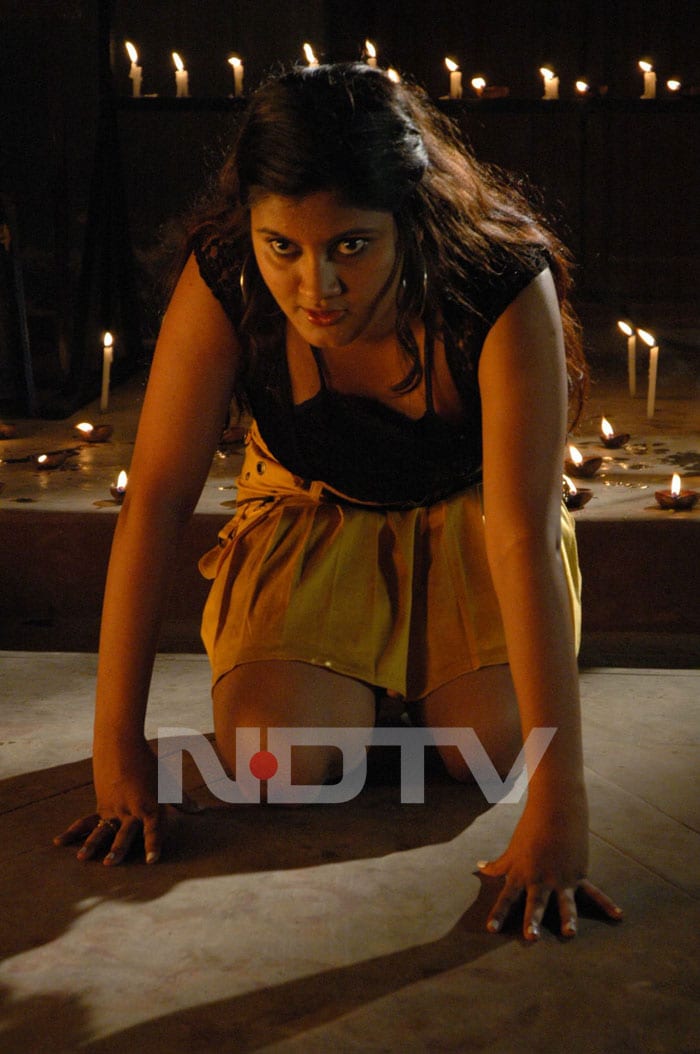 Steamy hot Hasan, Shouri in <I>Prema Sagaram</I>