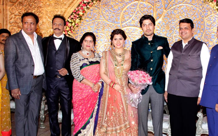 SRK, Thackerays at Manali Jagtap\'s Wedding Reception