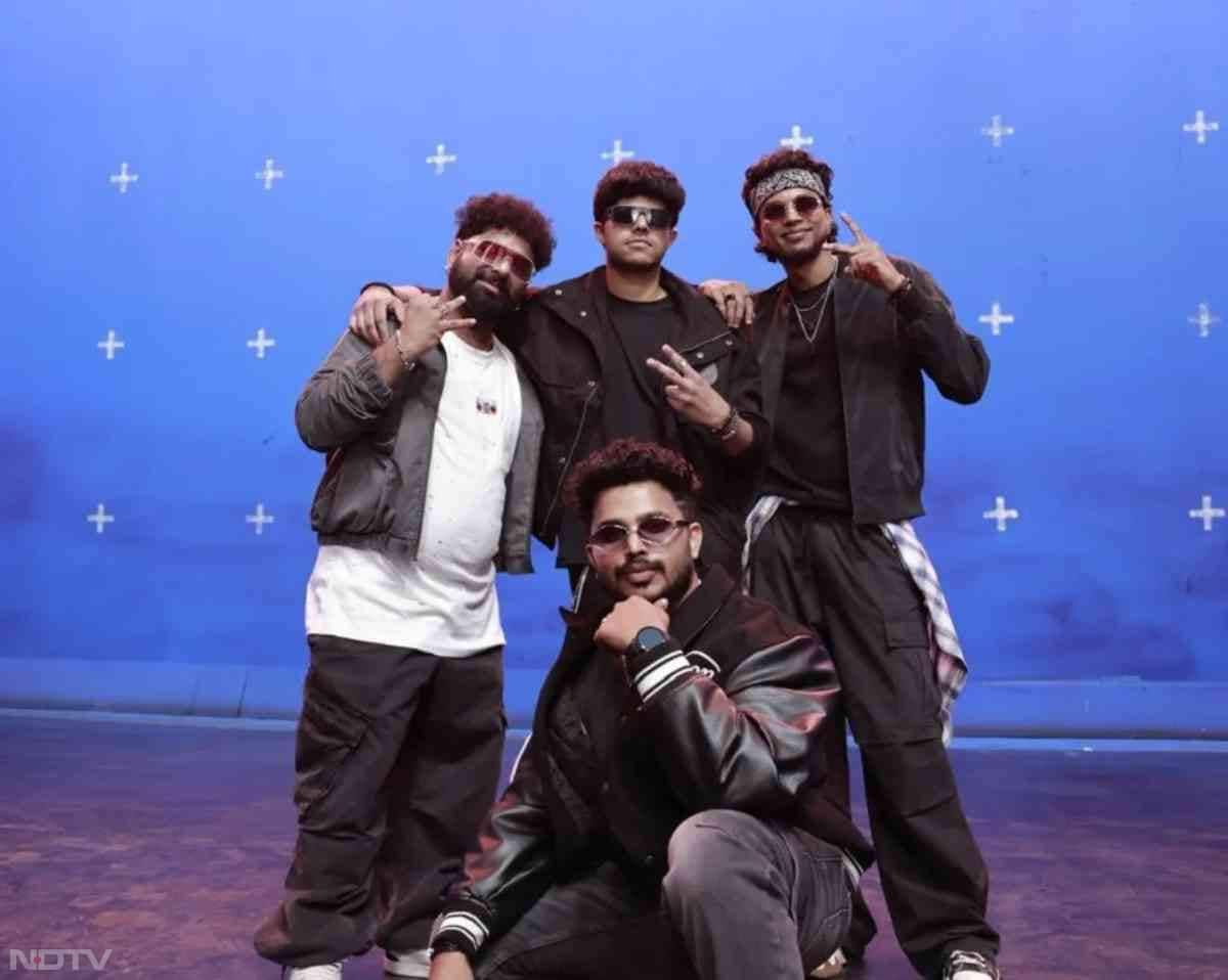 पिछले दिनों खबरें आईं कि जेसन ने अपने नाम से पिता का सरनेम हटाकर &lsquo;जेसन संजय एस' इस्तेमाल करना शुरू किया. हालांकि इस पर उनका कोई रिएक्शन नहीं सामने आया.