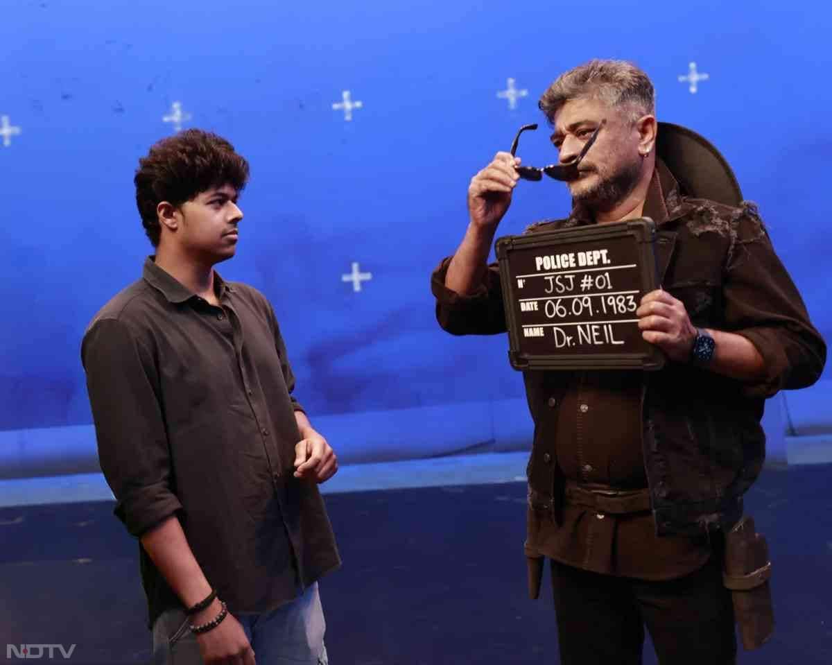 विजय और उनकी पत्नी संगीता सोरनलिंगम के बीच तलाक का मामला चल रहा है. संगीता से अलग होने की खबरों के बीच विजय का नाम एक्ट्रेस तृषा कृष्णन संग भी जोड़ा जा रहा है.