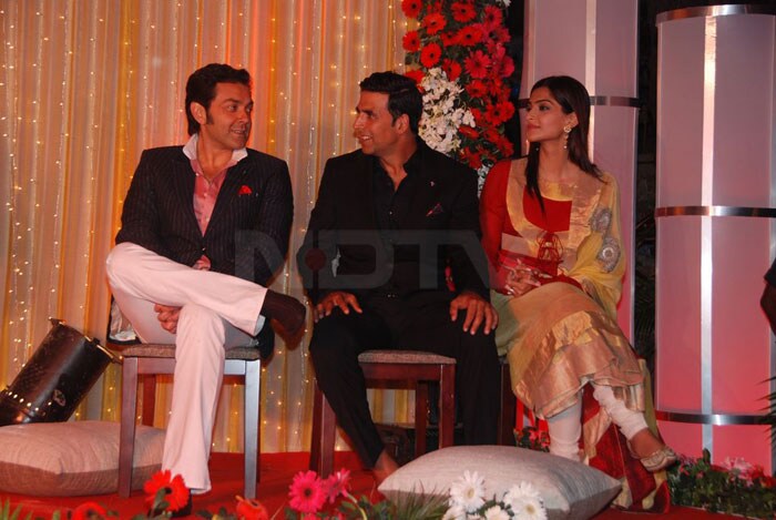 Bobby Deol and Akshay Kumar in conversation ,as Sonam looks on.