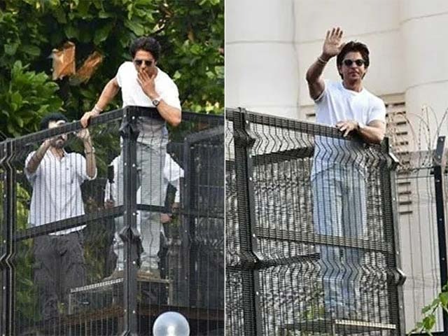 बॉलीवुड के बादशाह शाहरुख खान अपना 57वां बर्थडे फैंस के साथ सेलिब्रेट करते नज़र आए बॉलीवुड के बादशाह शाहरुख खान अपना 57वां बर्थडे फैंस के साथ सेलिब्रेट करते नज़र आए