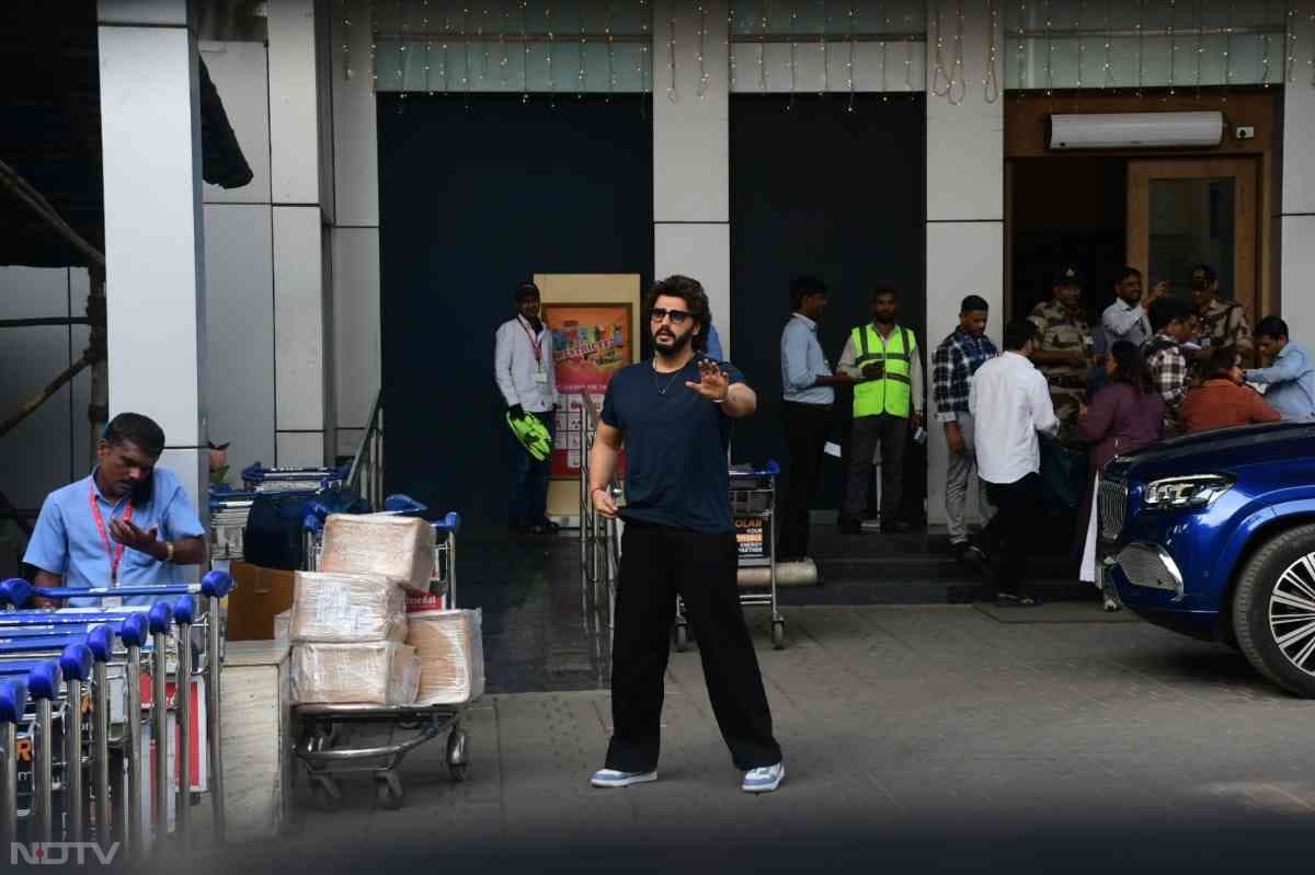 Arjun Kapoor was spotted at the airport. (Image Courtesy: Varinder Chawla)