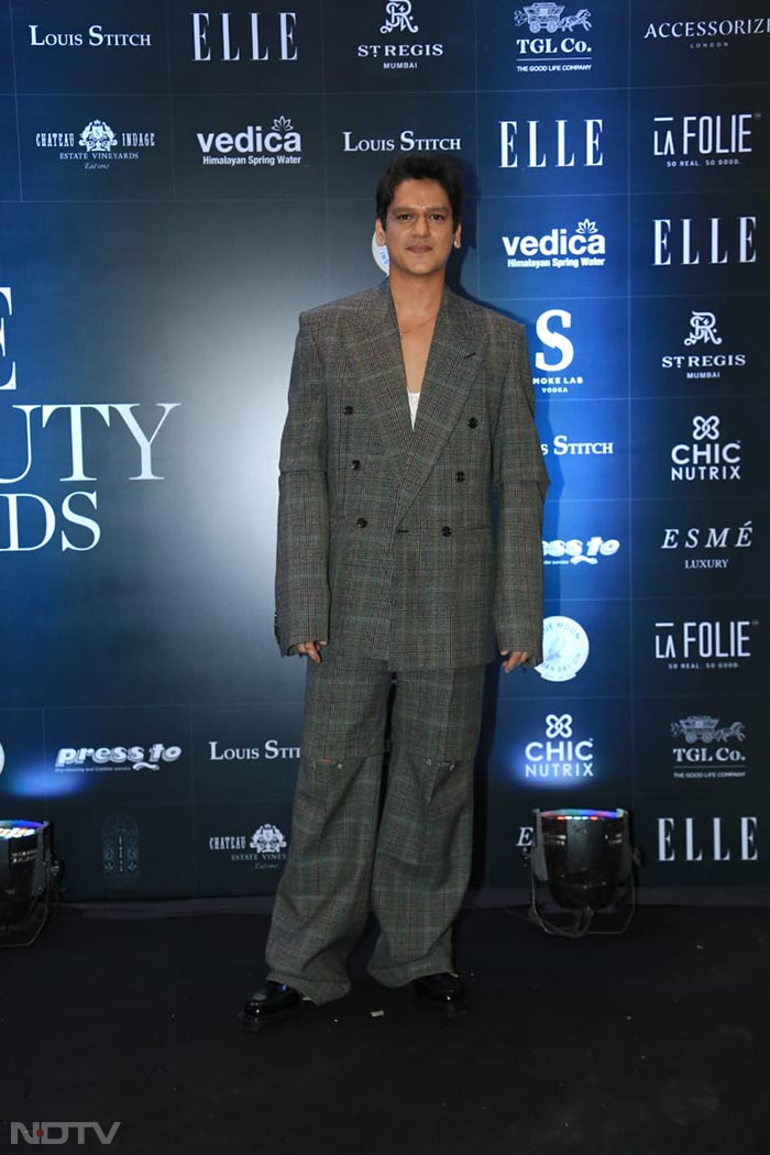 Vijay Varma doing what he does best. Dear men, take notes. (Image courtesy: Varinder Chawla)