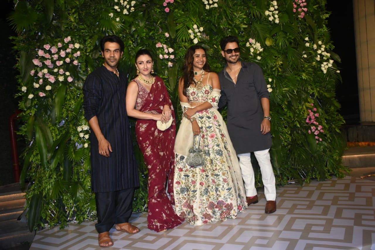 Soha Ali Khan-Kunal Kemmu and Rajkummar Rao and Patralekhaa pictured at Kriti Sanon's Diwali bash.



(Image courtesy: Varinder Chawla)