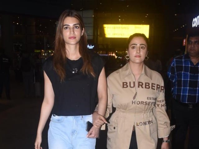 Photo : The Sanon Sisters - Kriti And Nupur's Airport Diaries
