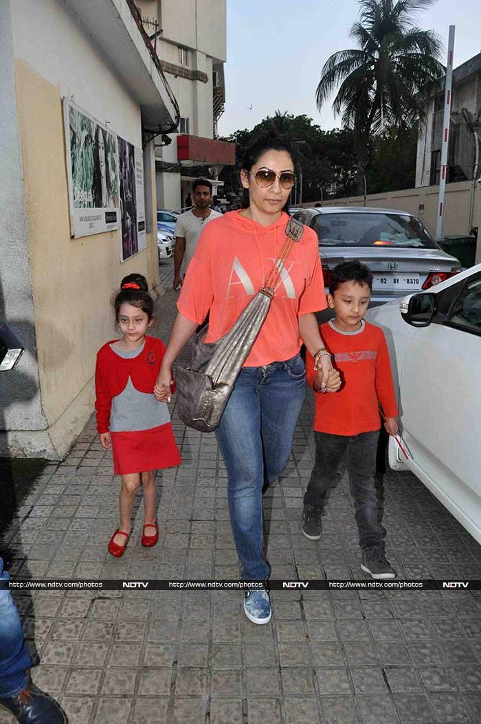 Munnabhai's wife Maanyata however, paid a visit to the theatre with children Iqra and Shahraan.