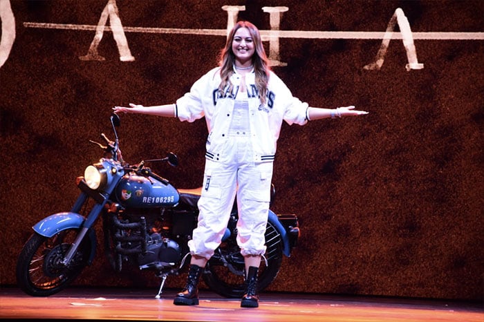 Sonakshi Sinha promoted her cop drama Dahaad during the launch event.