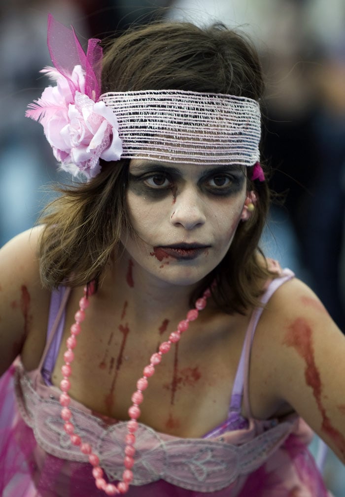 A Mexican dressed as zombie performs during the &quot;Thrill The World: A Global Tribute to Michael Jackson&quot; in Mexico City. (Image: AFP)