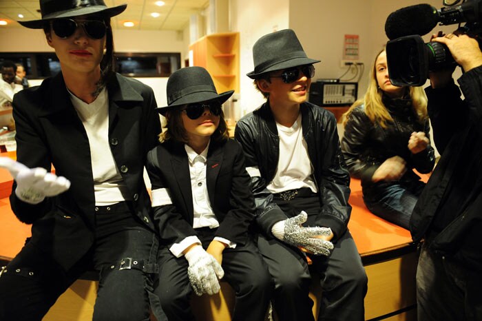 Villagers dressed as Michael Jackson attend a practice session in Gourin, in Western France, on October 25, 2009, just before the start of the &quot;Thrill The World 2009&quot; event a global celebration of the late King of Pop. (Image: AFP)