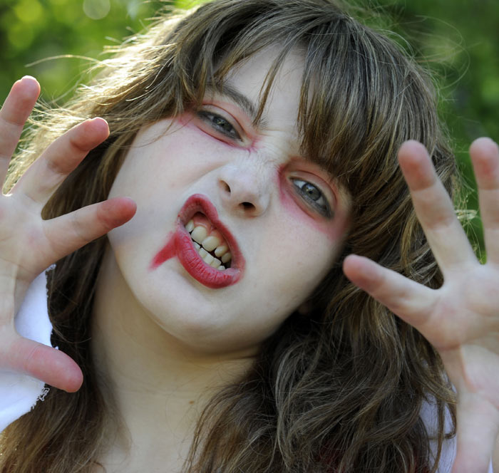 Juana, a fan of Michel Jackson, poses for a picture few hours before taking part in &quot;Thrill The World 2009&quot;, a global celebration of late singer Michael Jackson, in Buenos Aires. (Image: AFP)