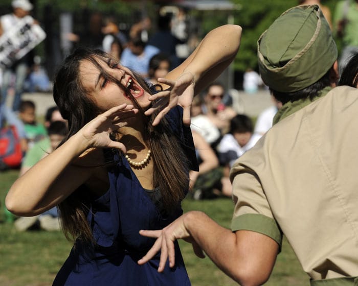 Luli and Pancho dance during the rehearsal to participate in &quot;Thrill The World 2009&quot;, few hours before the start of the global celebration of late singer Michael Jackson, in Buenos Aires. (Image: AFP)