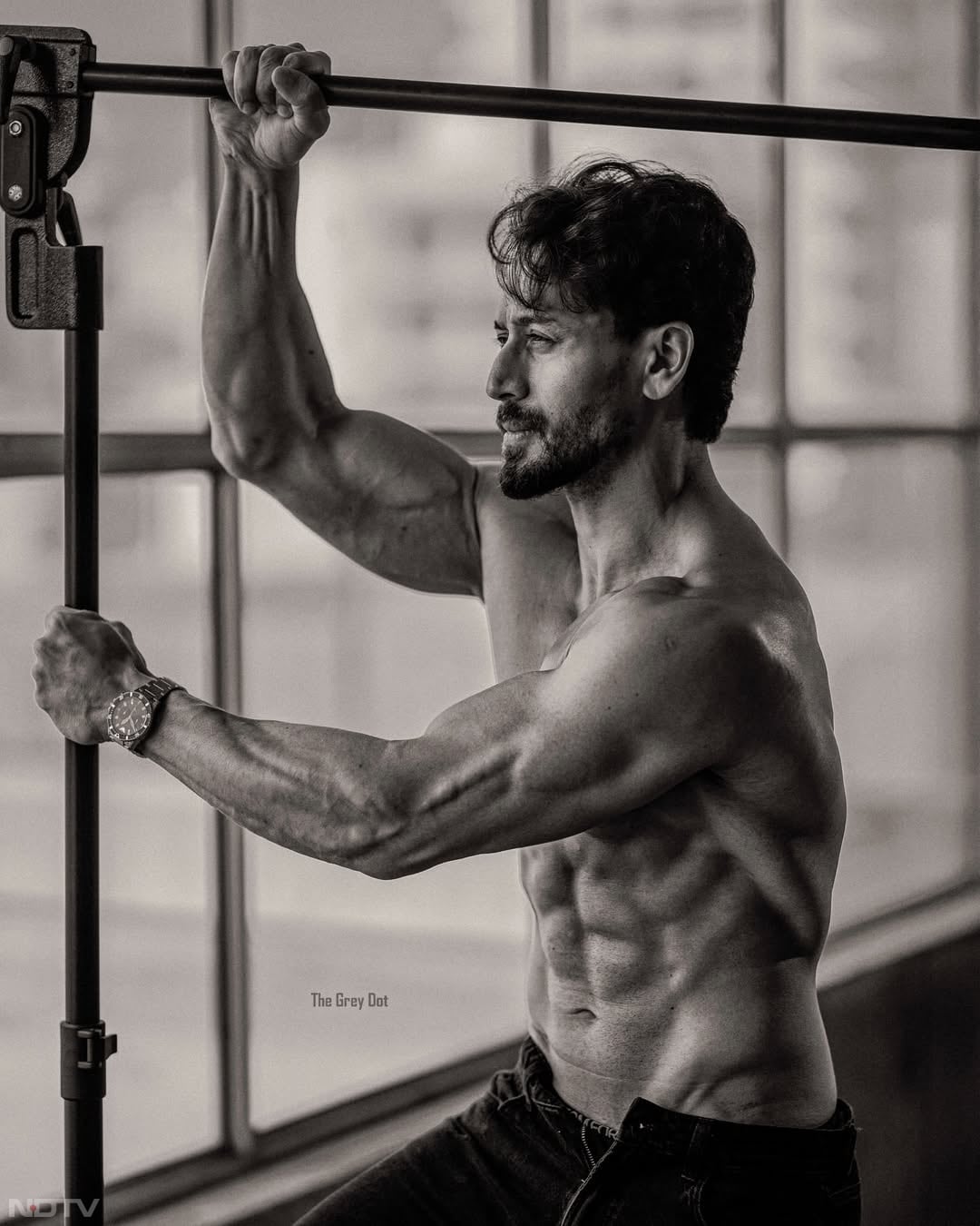 वे अपने फैंस को भी फिटनेस फ्रीक बनने की सलाह देते हैं. tigerjackieshroff/Instagram