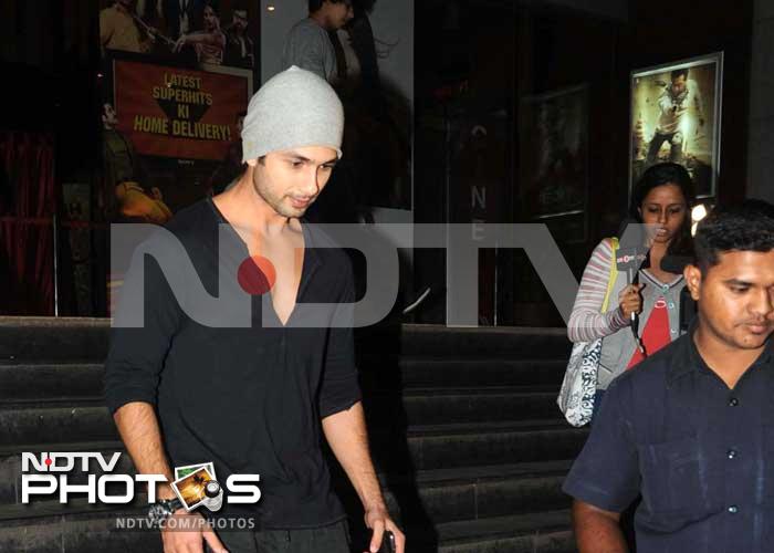 Dateless Shahid watches Ek Tha Tiger all by himself