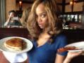 OMG! Tyra Banks eats real food