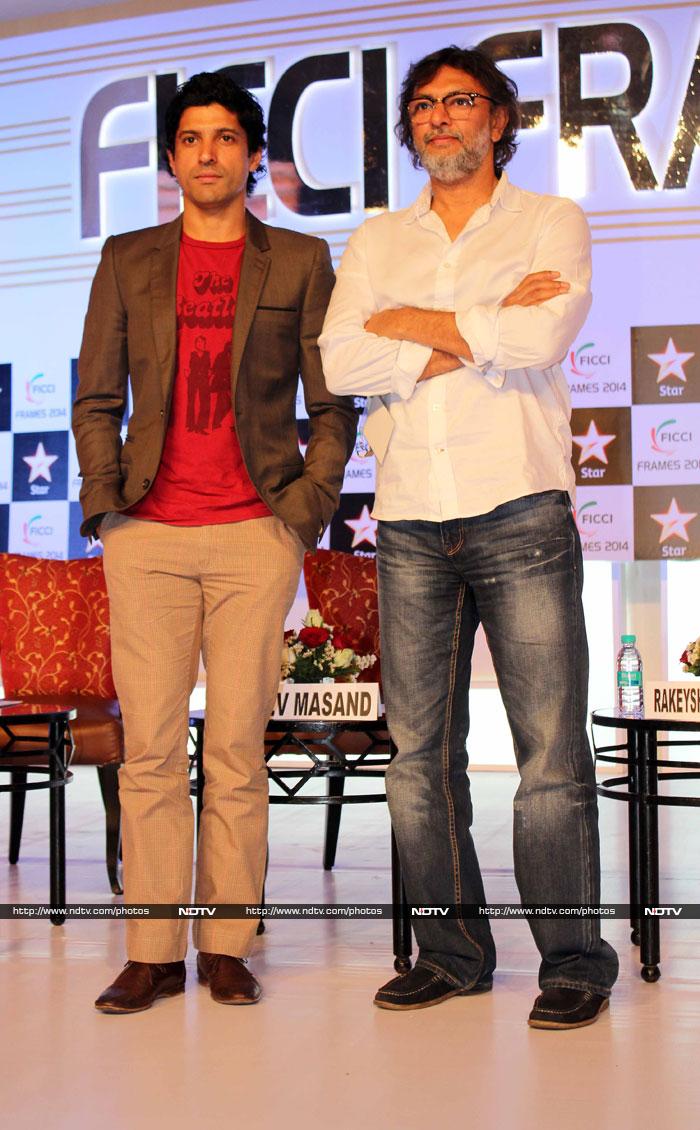 Farhan and his <i>Bhaag Milkha Bhaag</i> director Rakeysh Omprakash Mehra posed for a photograph.