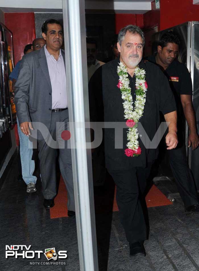 The screening of the 45-minute version of the film was yet another Hollywood first for India. <br><br> Seen here in the picture: Jon Landau enters the theatre.