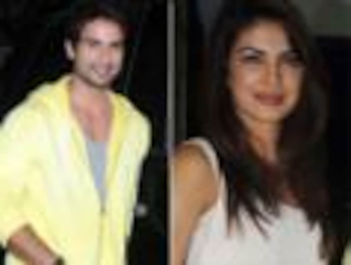 Shahid, Priyanka watch Teri Meri Kahaani with family and friends, image size:1190x900
