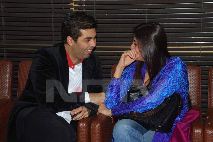 Karan and Tabu in deep conversation.