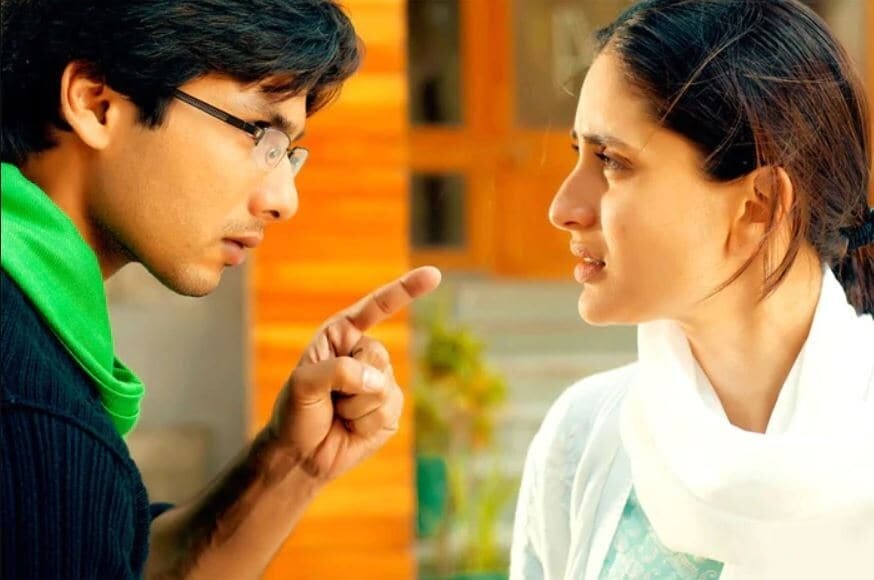 इसके बाद 2007 में रिलीज हुई ‘जब वी मेट'. इस फिल्म को करीना की बेस्ट फिल्मों में रखा गया है. इस फिल्म में करीना ने अपने अभिनय के लिए कई पुरस्कार जीते, जिनमें एक फिल्मफेयर सर्वश्रेष्ठ अभिनेत्री का पुरस्कार भी शामिल है.