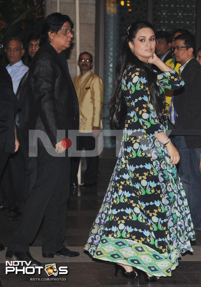 Padmini Kolhapure reaches the venue with husband Tutu Sharma.