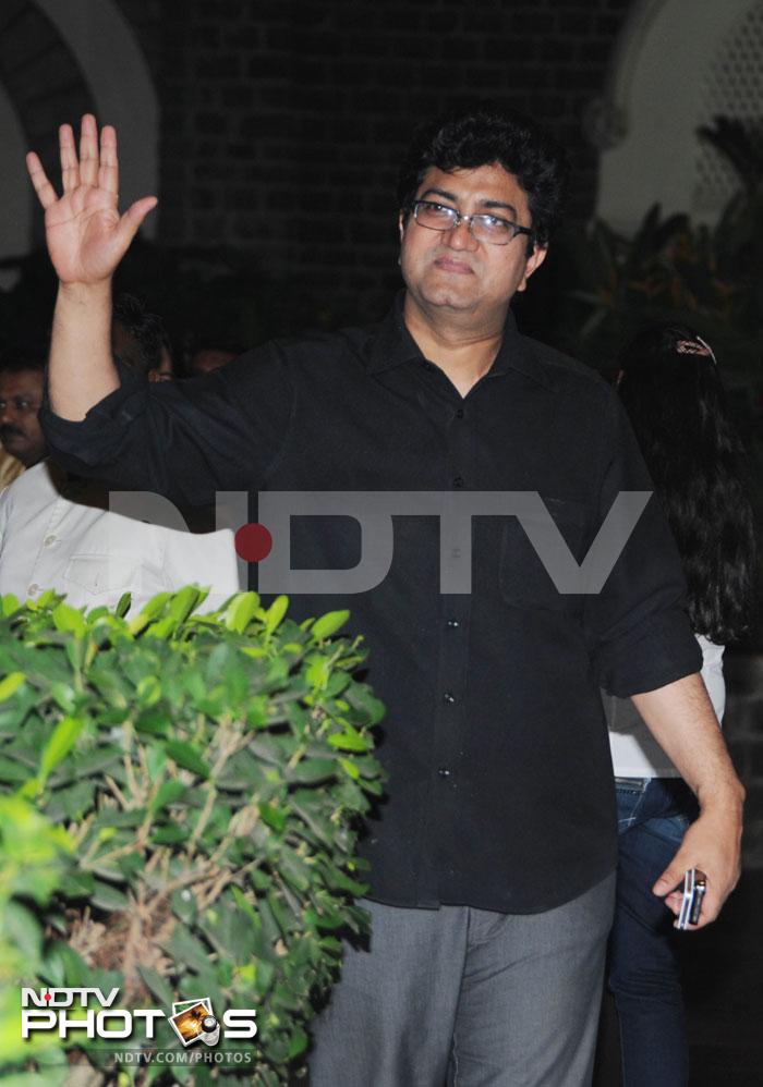 Lyricist Prasoon Joshi waves at the crowd.