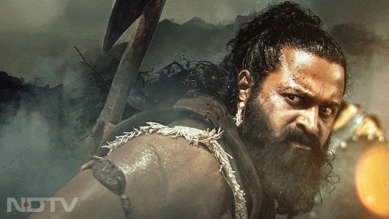 दूसरे नंबर पर कन्नड़ फिल्म कांतारा ए लेजेंड चैप्टर 1 फिल्म है, जिसमें ऋषभ शेट्टी नजर आए थे.