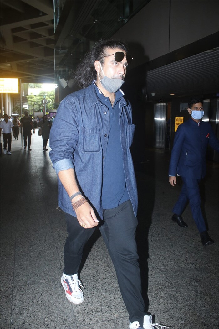 Singer Jubin Nautiyal was a fellow traveller.