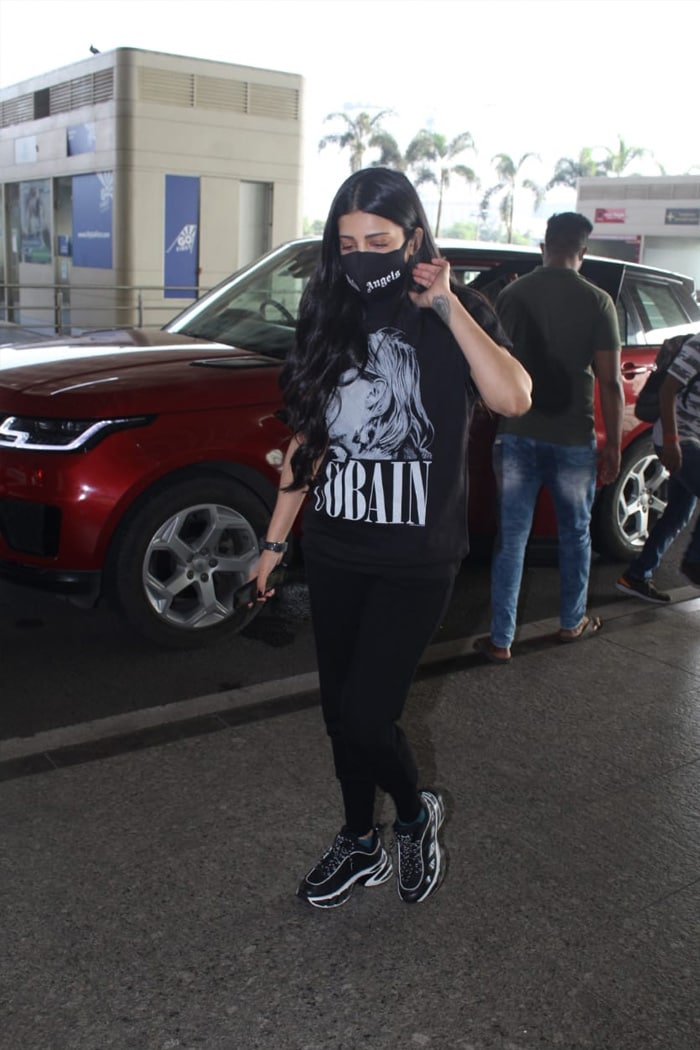 Shruti Haasan was a fellow traveller.