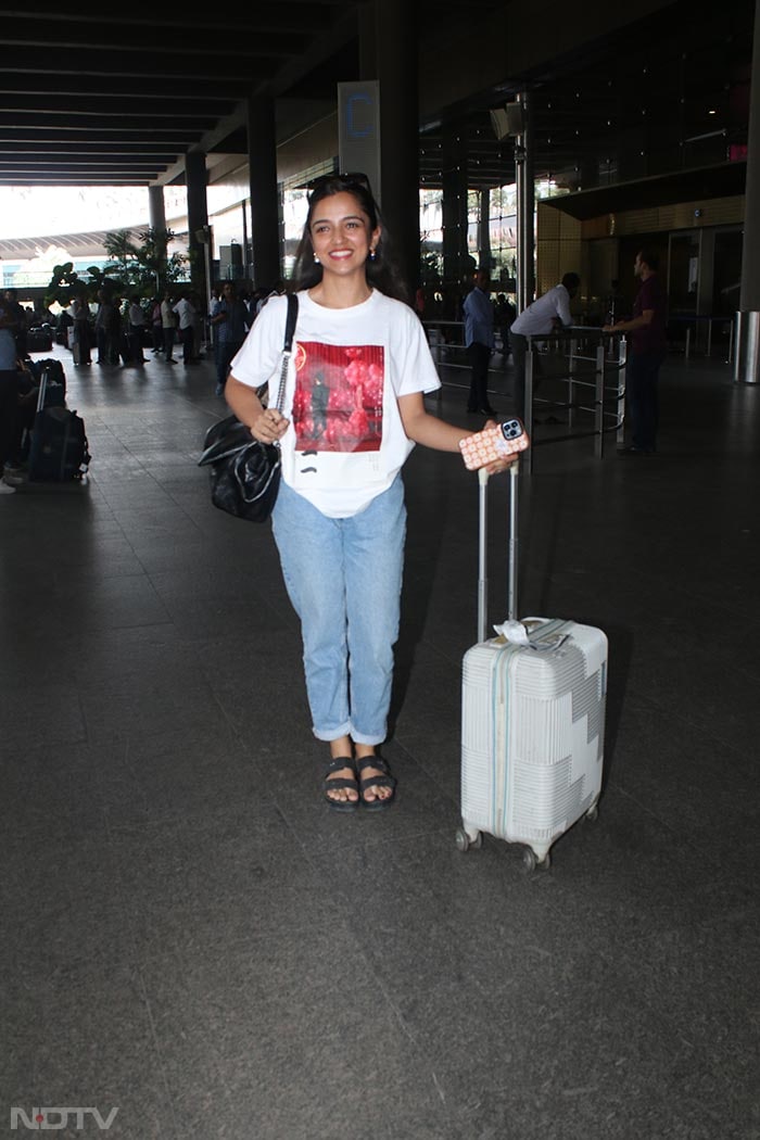 Trust Sunny Leone And Daisy Shah To Serve The Best Airport Fashion