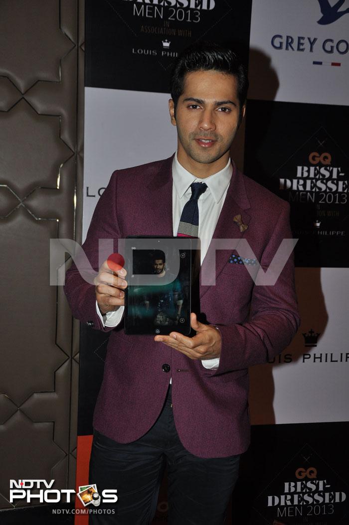 <b>Varun Dhawan</b>: Sorry for the late wishes  Ramadan <i>Mubarak</i> to everyone