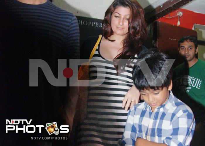 Akshay and Aarav take pregnant Twinkle to movie