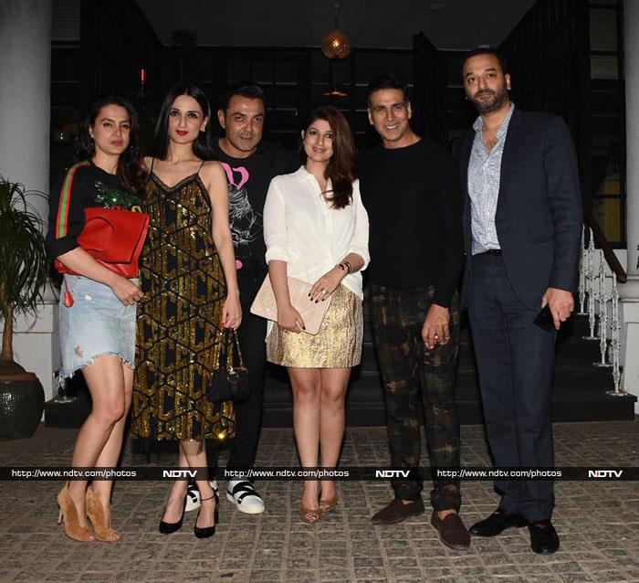 Twinkle Khanna And Akshay Kumar Step Out For Anniversary Dinner
