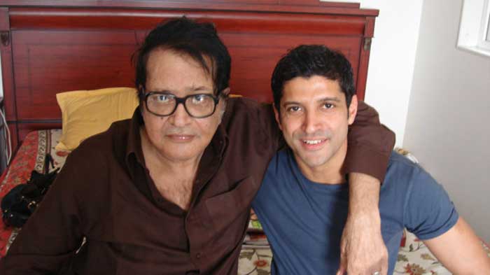 On August 15, Farhan Akhtar posted this pic, alongside Manoj Kumar. "Met with patriotic film icon, Mr. Manoj Kumar, this morning. Sheer joy to have spent an hour with him," said the director-actor on Independence day. <br><br>
Coming up: Akshay keeps you guessing.