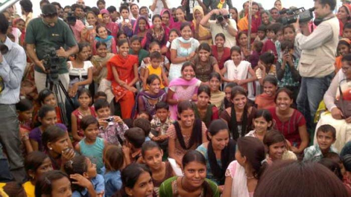 Priyanka tweeted this pic: "The adolescent girls I met at a Sabla institute run by the Government of India. I went on behalf of UNICEF. Such fun."