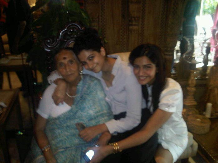 Bollywood's fashionista Sonam Kapoor and her sister Rhea Kapoor share a sweet moment with their maternal grandmother. Rhea tweeted this pics of her <i>naani's</i> birthday saying: "Happy birthday nani!! Love you!"