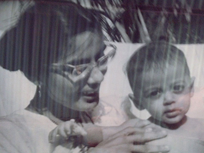 Salman Khan, who has been frantically uploading pictures on micro-blogging site Twitter, posted a rare pic of his childhood. Take a look!