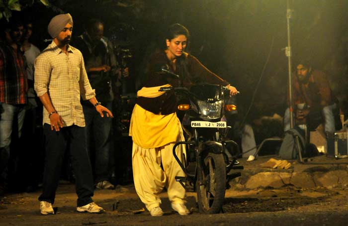 Kareena was photographed with a motorcycle while the Punjabi heartthrob stood by.