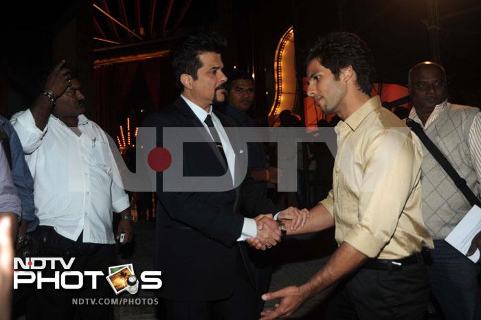 Salman, Ash, SRK felicitate Mumbai cops