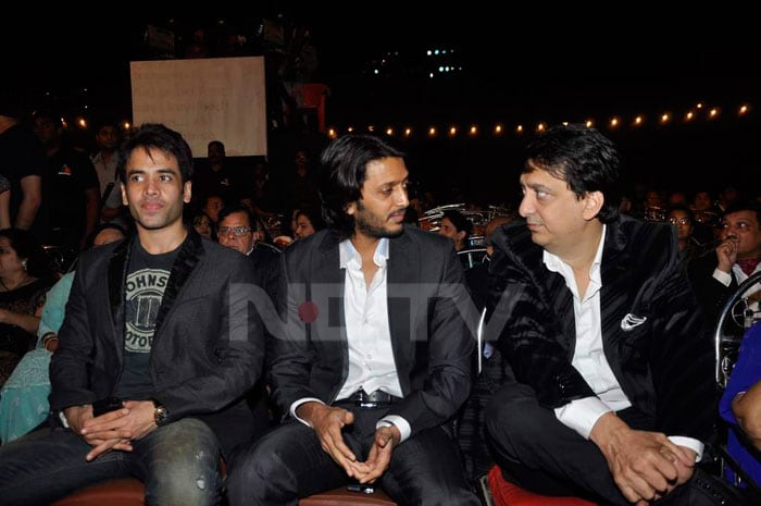 Riteish and Sajid Nadiadwala have a word, while Tusshar looks on.