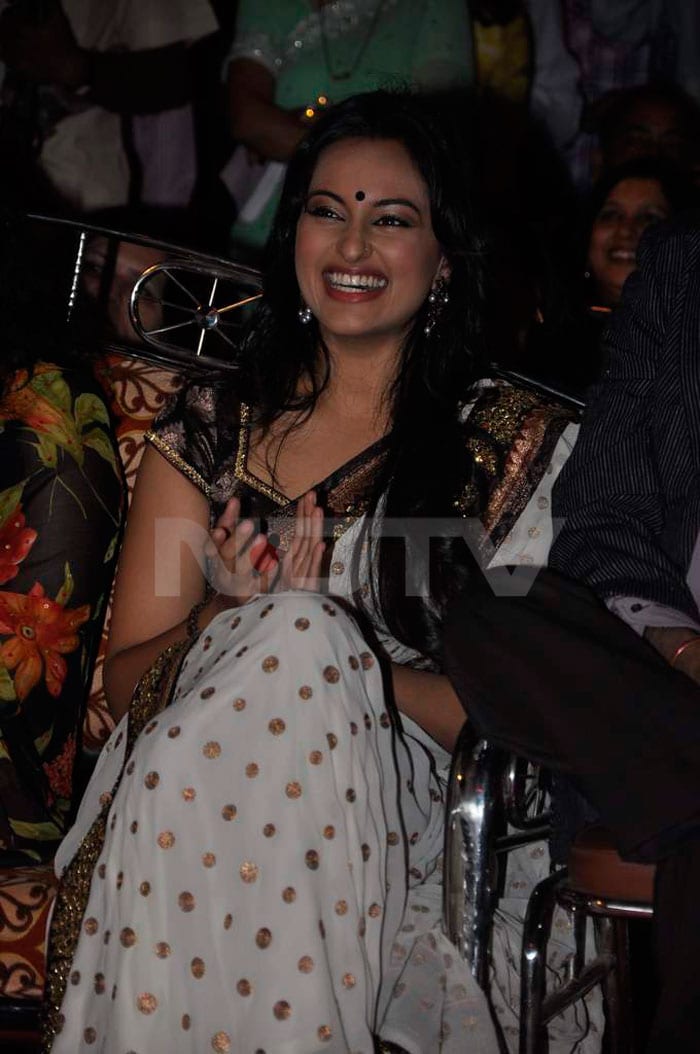 Something tickled Sonakshi's funny bone.