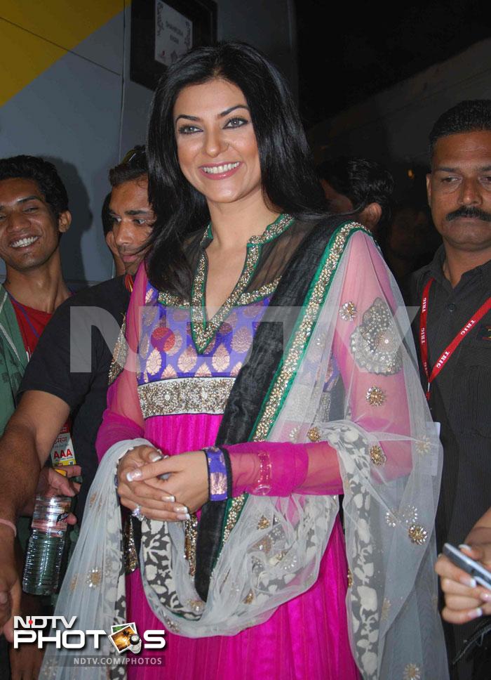 Sushmita Sen looks charming in her colorful outfit.
