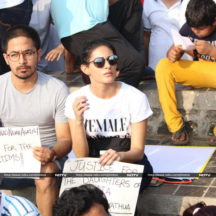 Twinkle Khanna, Hina Khan Others Join Protest Against Kathua And Unnao Cases