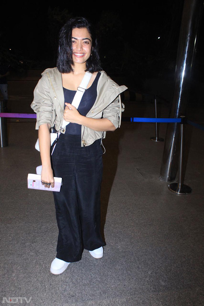 Take cues from Rashmika Mandanna's airport look. (Image courtesy: Varinder Chawla)