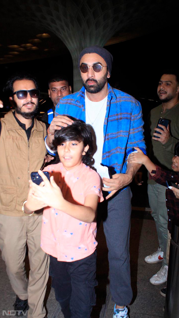 Up In The Air With Rani Mukerji, Twinkle-Daughter Nitara And Others