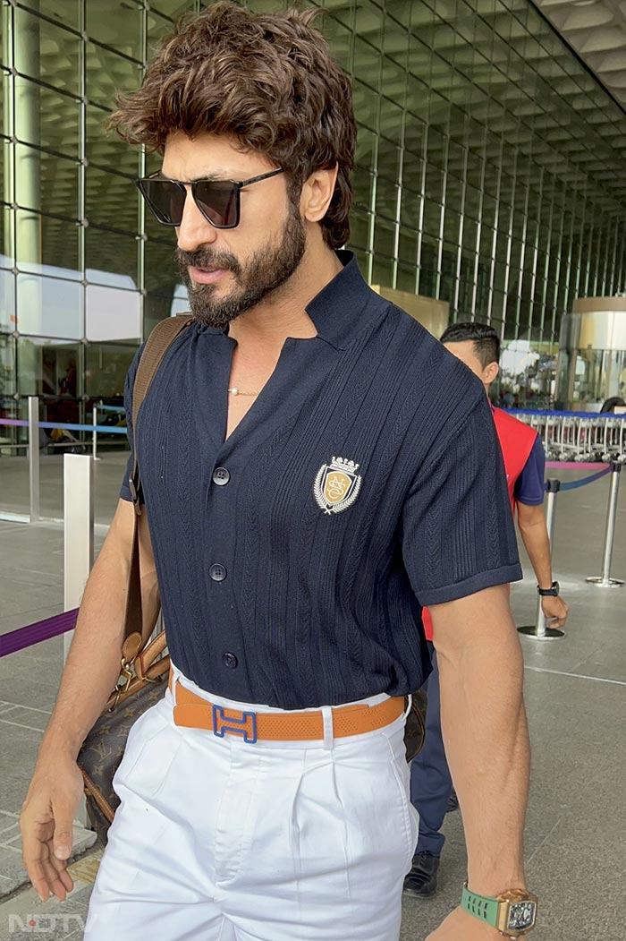 Vidyut Jammwal was spotted at the airport. (Image Courtesy: Varinder Chawla)