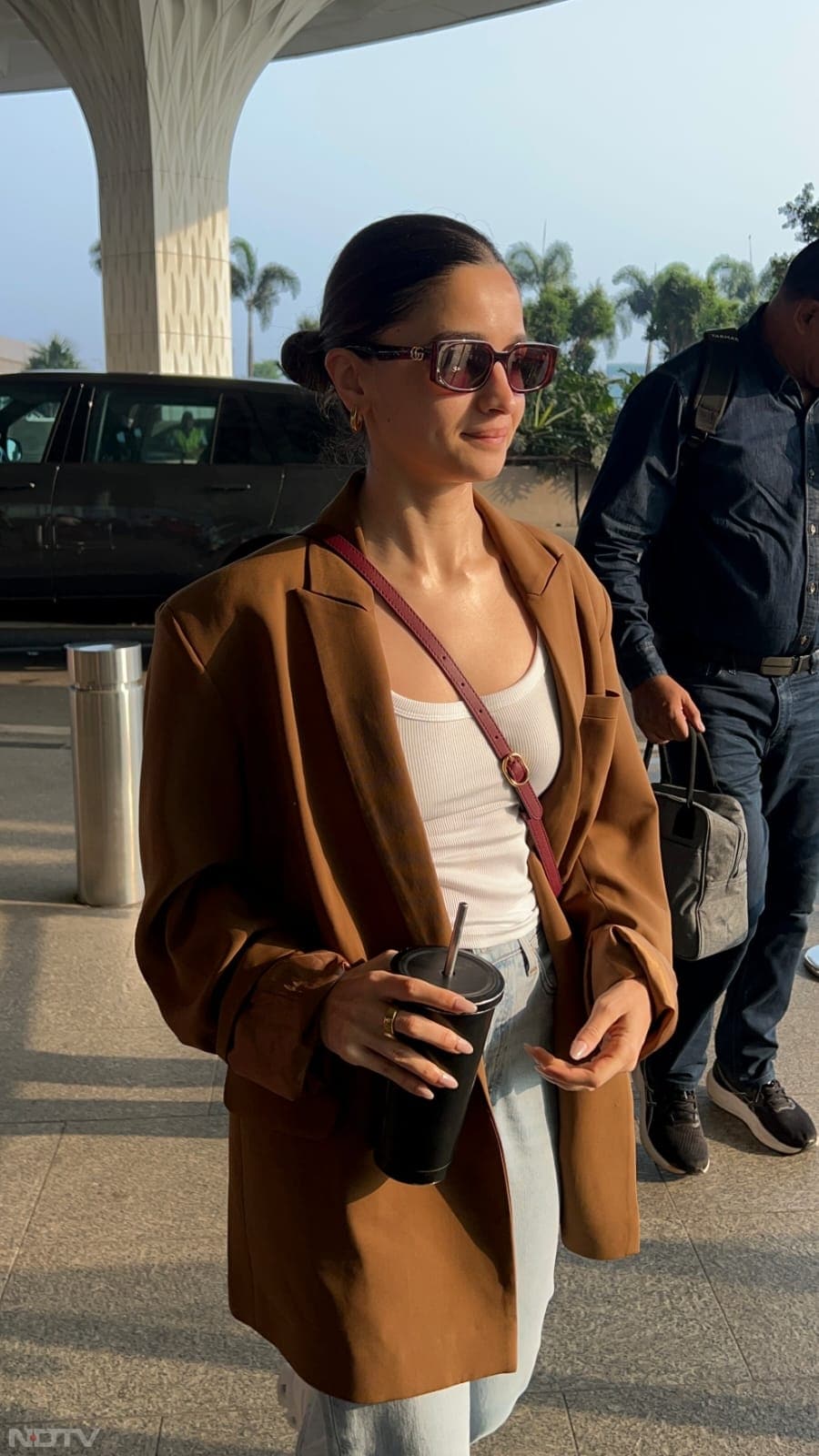 Alia Bhatt made a stylish appearance at the airport. (Image Courtesy: Varinder Chawla)