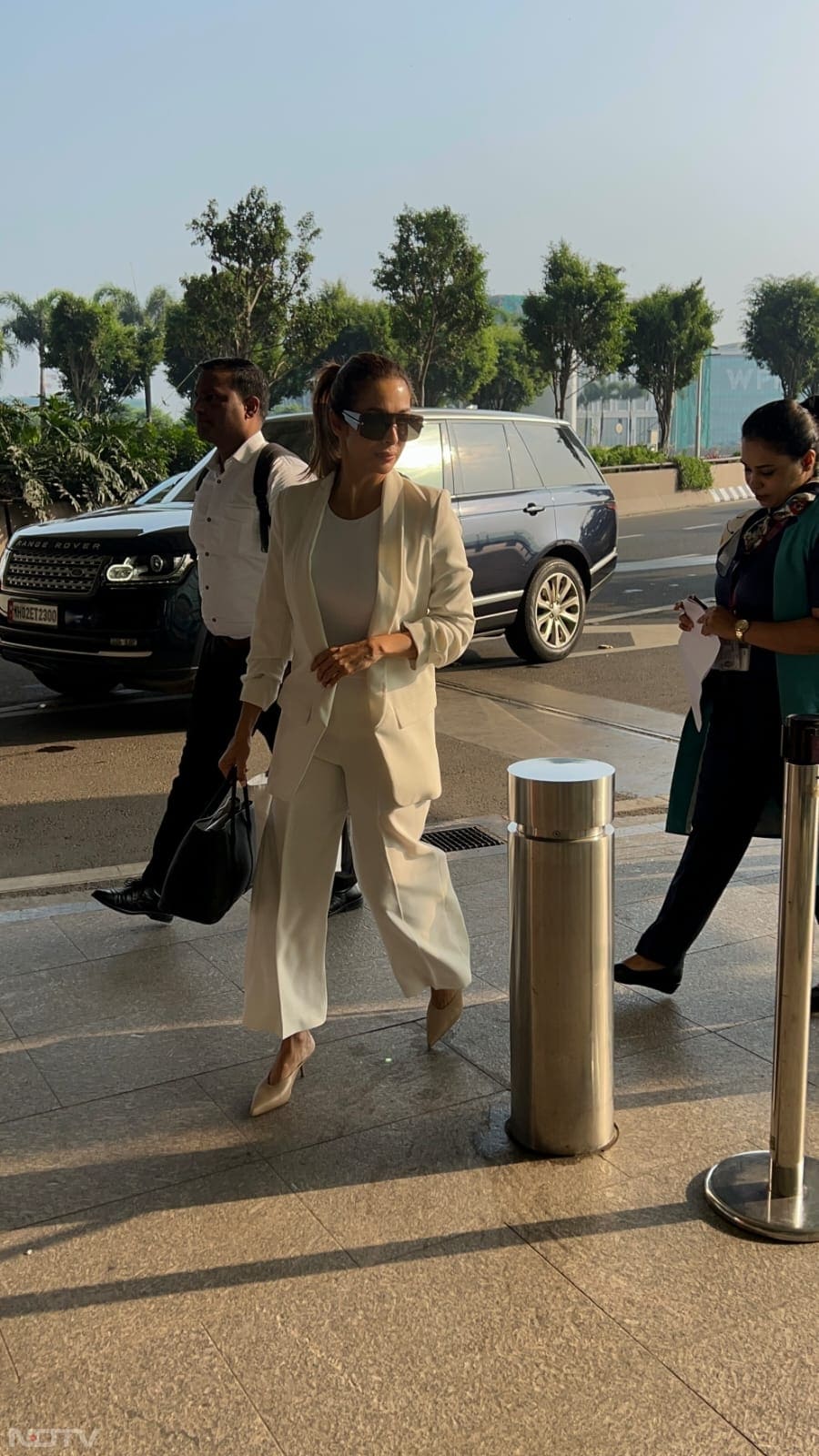 Malaika Arora was also pictured at the airport. (Image Courtesy: Varinder Chawla)