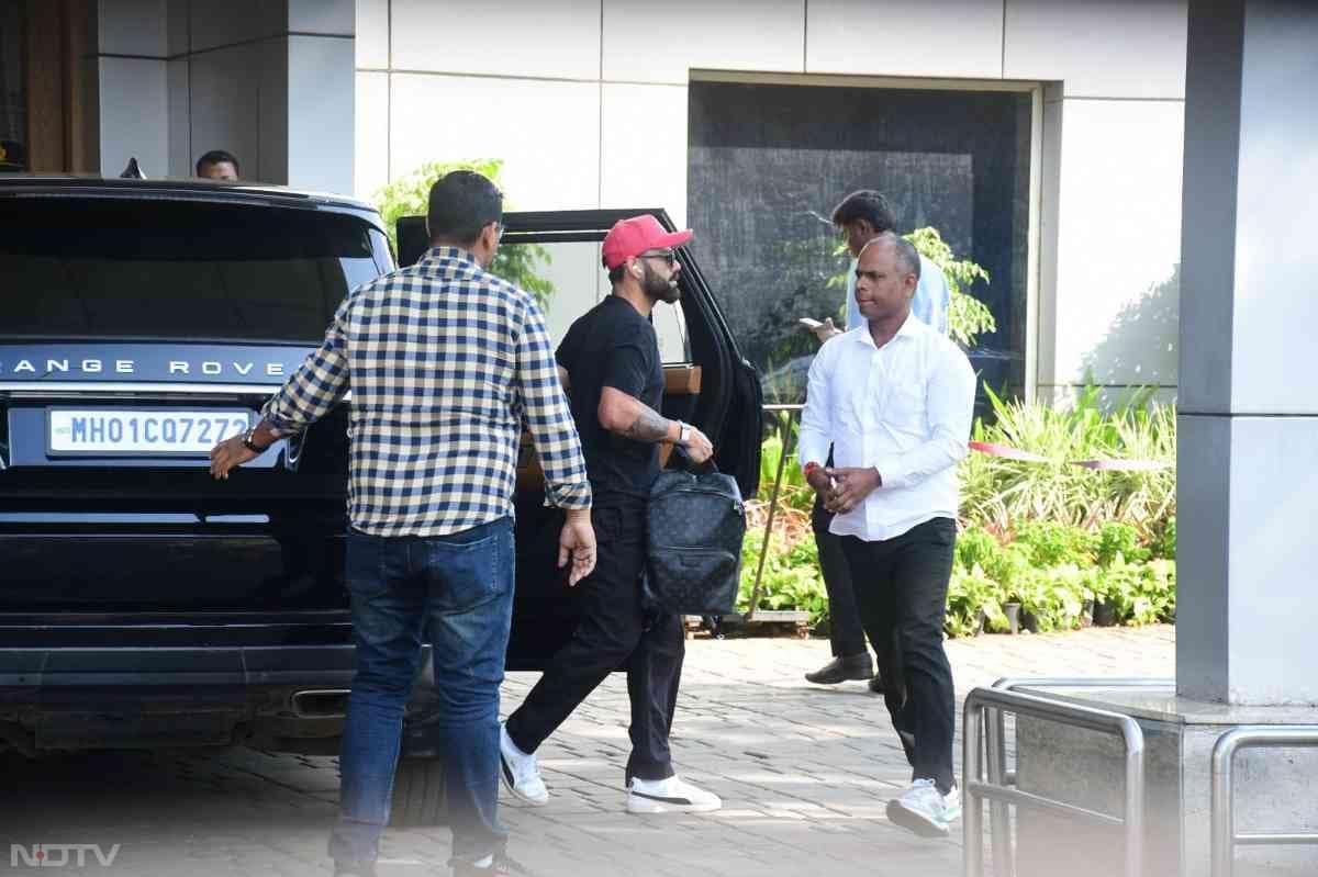 Virat Kohli opted for an all-black look (Image Courtesy: Varinder Chawla)